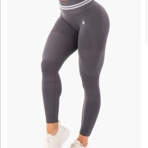 FREESTYLE SEAMLESS HIGH WAISTED LEGGINGS & BRA